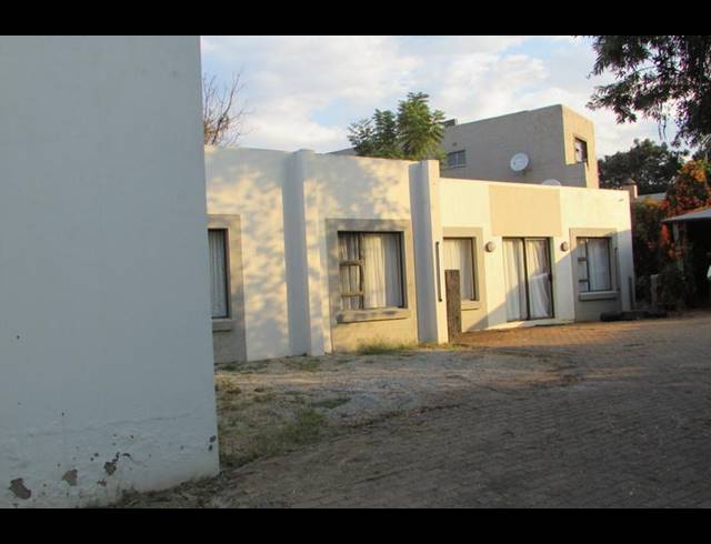 6 BEDROOM HOUSE FOR SALE IN WHITE RIVER CENTRAL